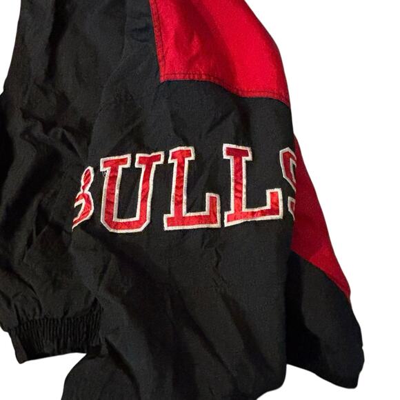 90s Starter Chicago Bulls Official NBA Puffer Quilted Jacket Full Snap & Zip** - Picture 5 of 10